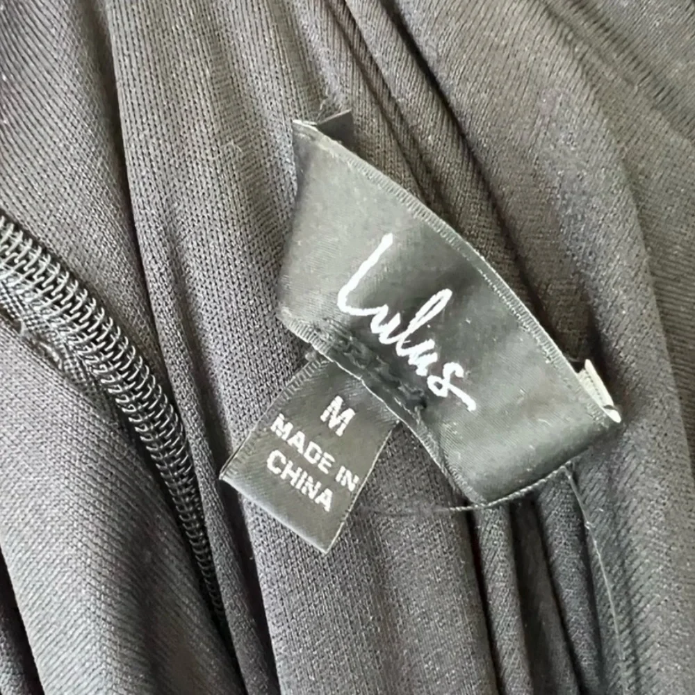 LULU’S Stunning Low Neck-Line Gown - Picture 4 of 12